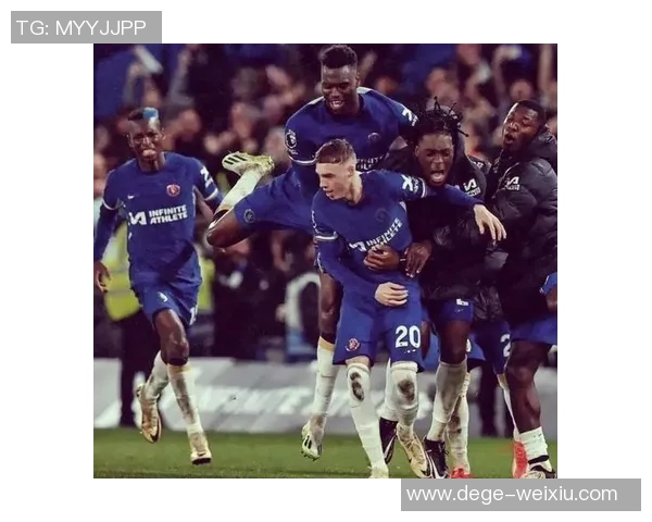 红魔旧将化身战神助力球队蓝军后防失误频频送礼成焦点 红魔旧将化身战神助力球队蓝军后防失误频频送礼成焦点